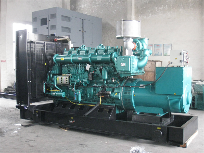德钦200KW 柴油发电机的油耗是多少？