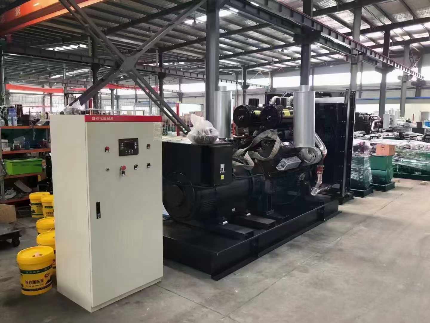 德钦柴油发电机运行时的噪音和振动水平如何？