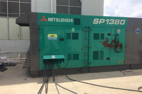 德钦为什么有些柴油发电机组的输出电压可以调节？