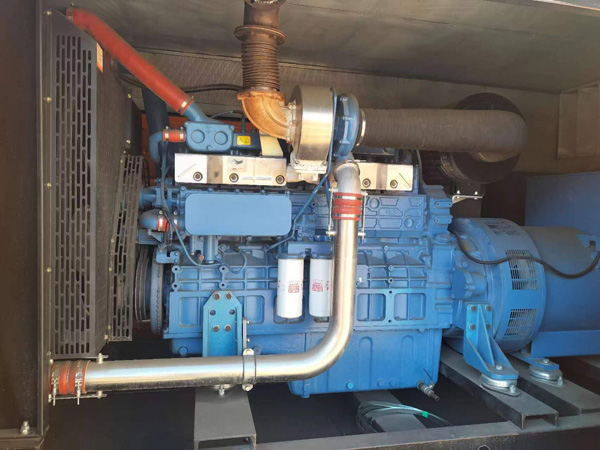 德钦燃油消耗率与进气温度的具体关系是什么？