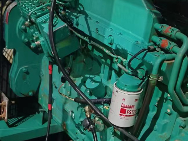 德钦如何确定新的发电机组控制系统是否与原系统兼容？