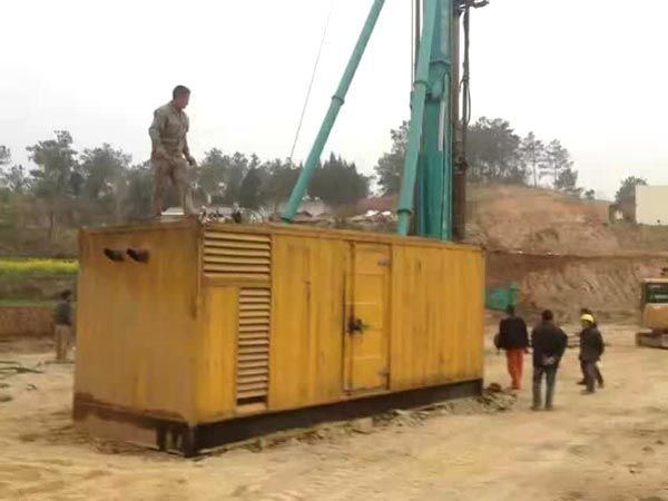 德钦如何判断水冷式机油散热器密封件是否需要更换？